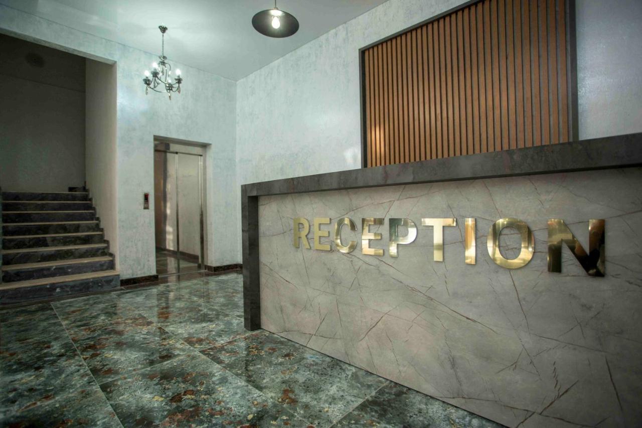 Hotel Lord Batoemi Buitenkant foto