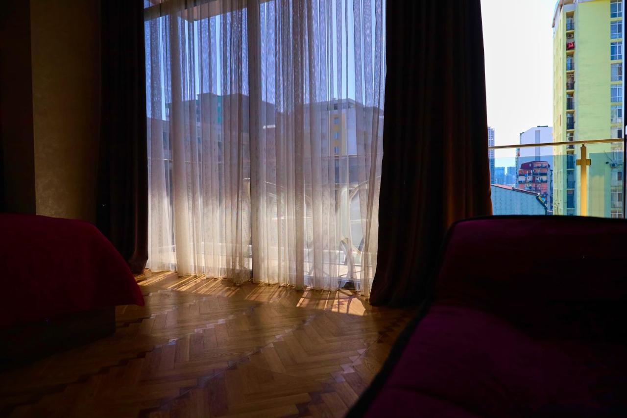 Hotel Lord Batoemi Buitenkant foto