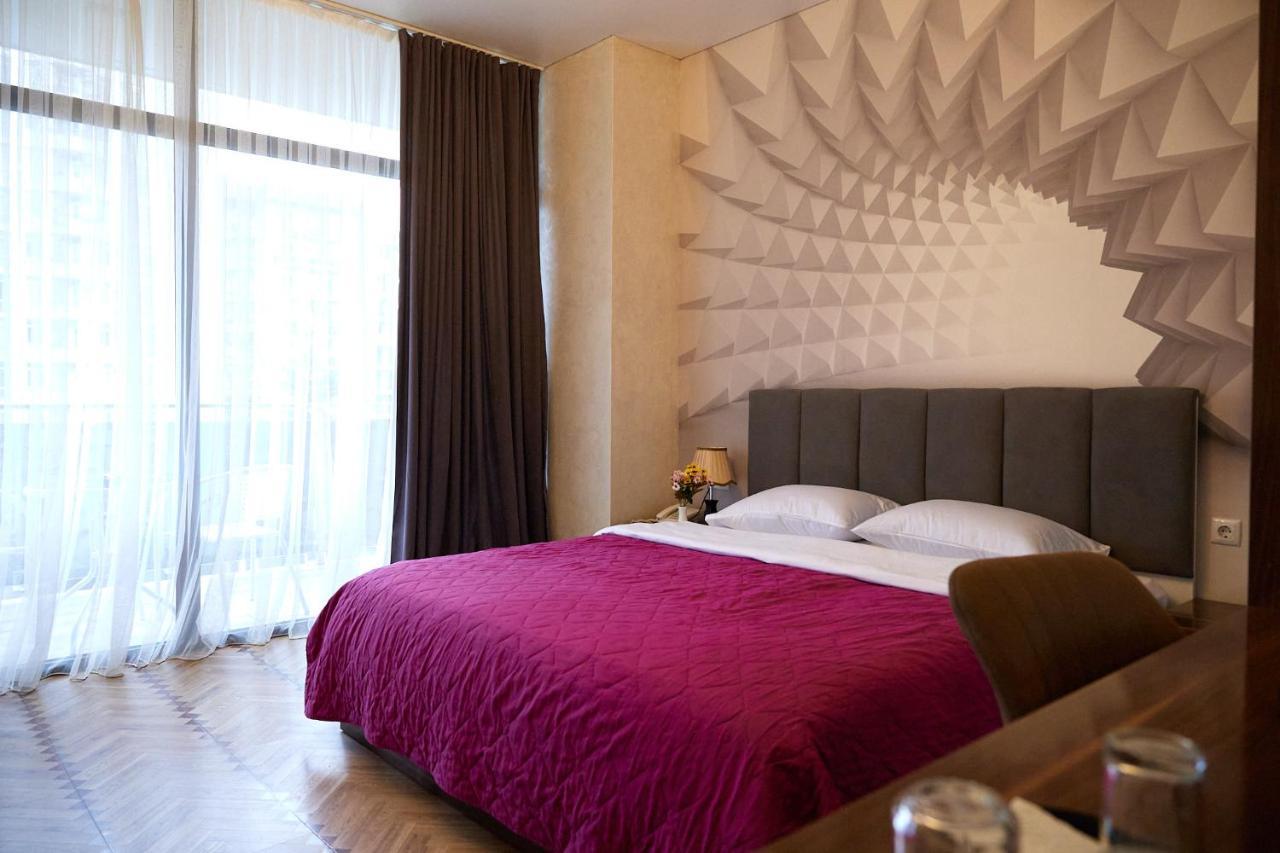 Hotel Lord Batoemi Buitenkant foto