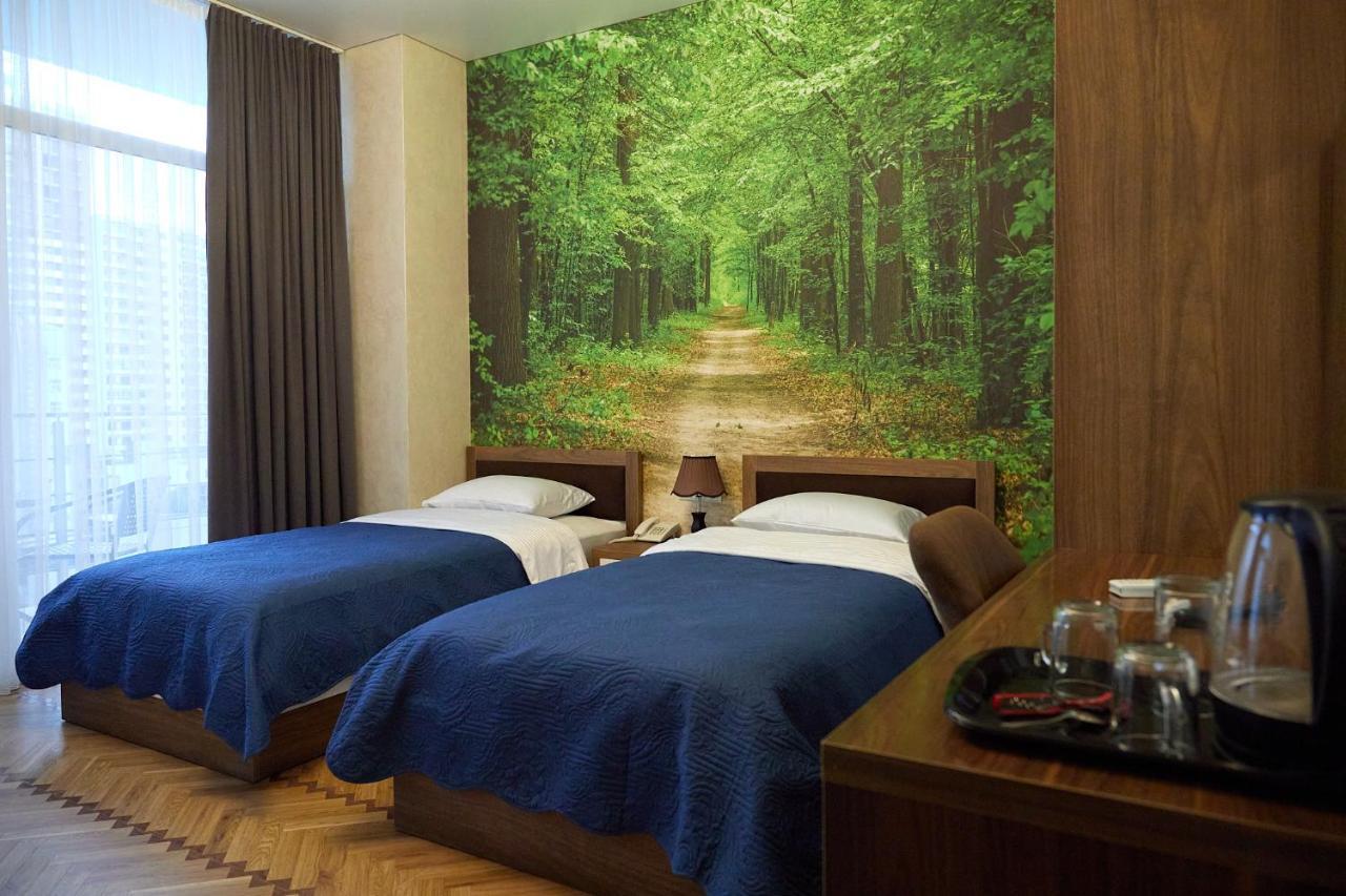Hotel Lord Batoemi Buitenkant foto